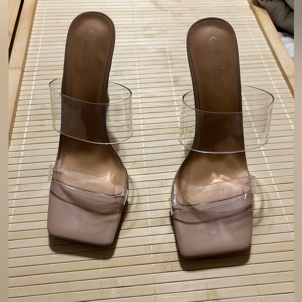dream pairs nude square toes heels
Size:8.5 
Heel height: 4in